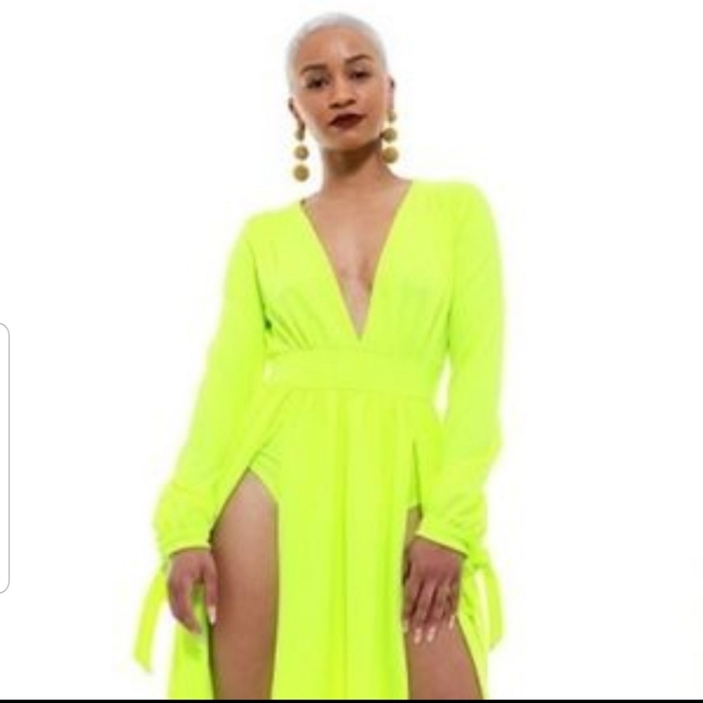 🎉HOST PICK 🎉High Split V Neck Bodysuit Maxi Dr - Picture 7 of 9
